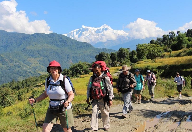 team trekking