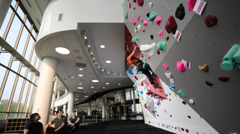 aperia mall bouldering