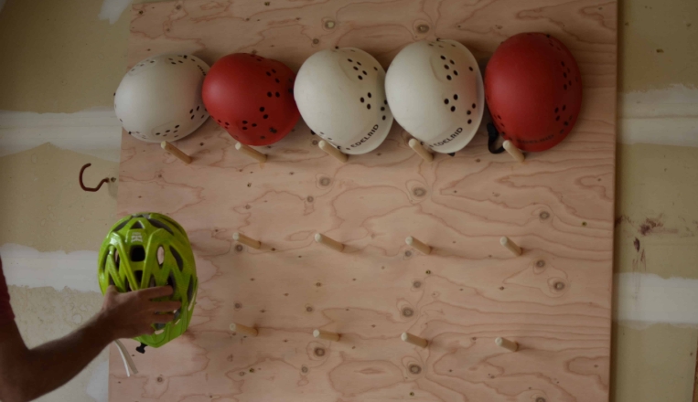 peg climbing wall