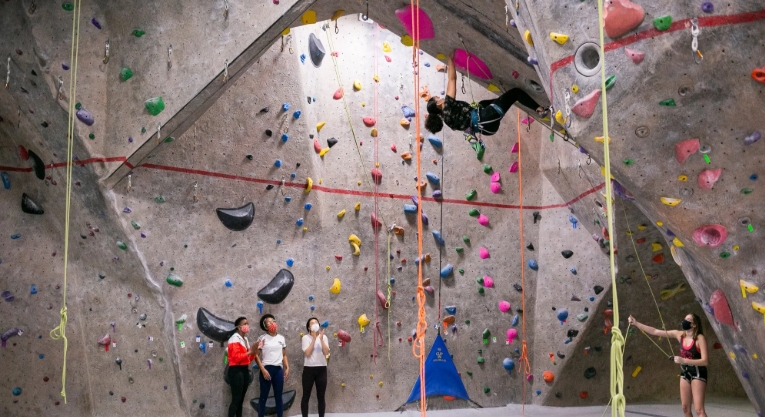 bolder climbing