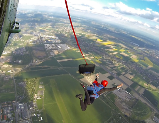 Static Line Skydiving Explained For First Timers